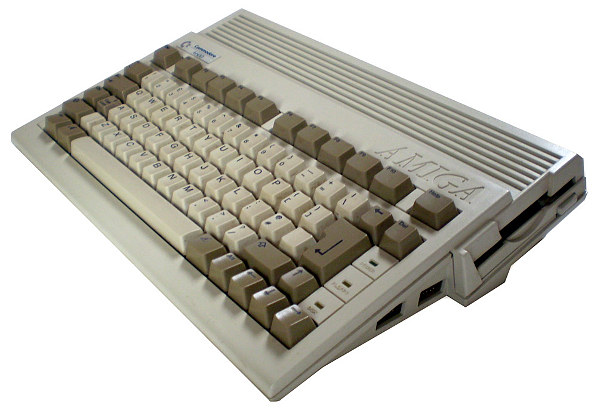 Image d'Amiga 500 par Alexander Jones - http://en.wikipedia.org/wiki/File:Amiga_600.jpg