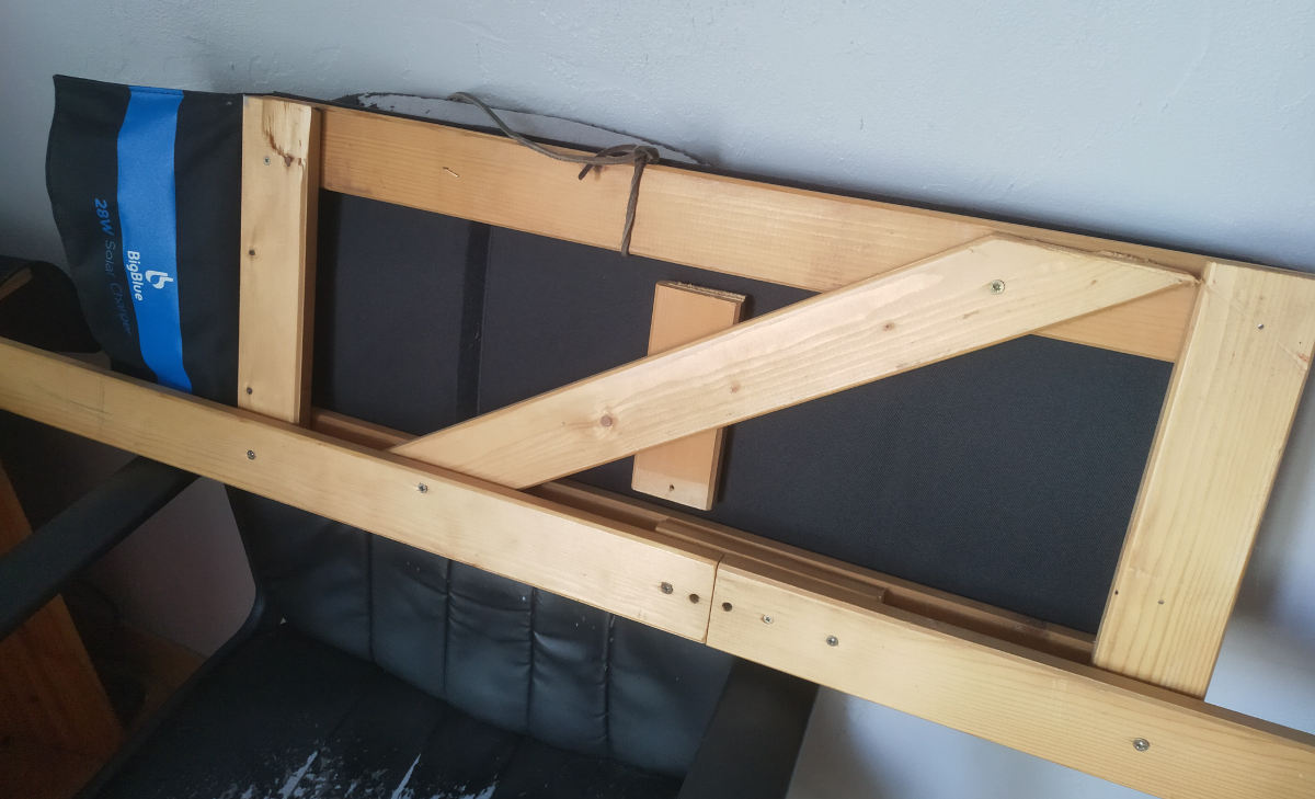 Le support de mon panneau solaire.