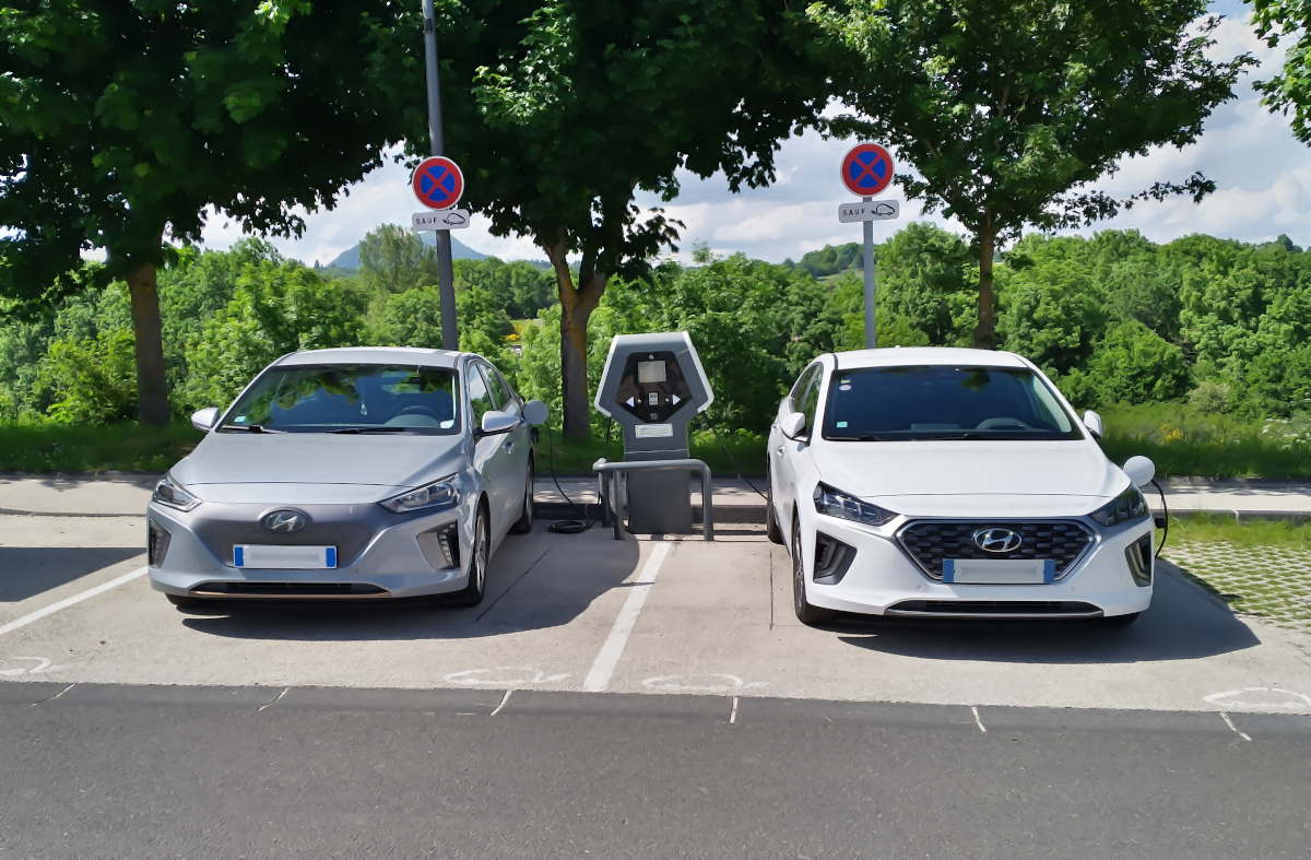 Deux Ioniq