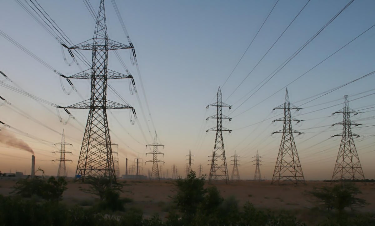 Des fils électriques haute tension.